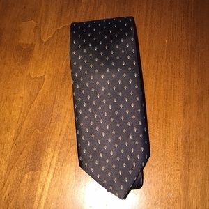 Ambassador 100% silk tie, width 3”. Like New!